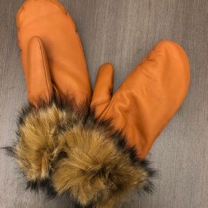Fur trimmed UGG leather mittens. New with tags